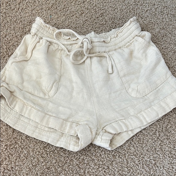 Urban Outfitters High Waist Cream Shorts - Picture 1 of 3
